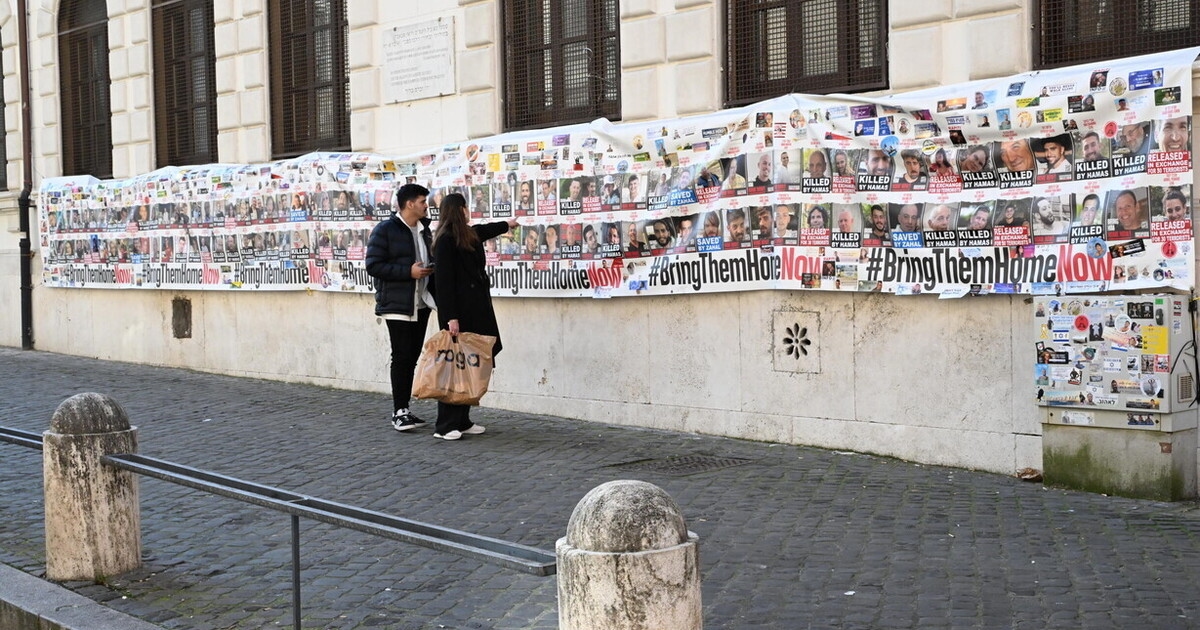 Un día en el gueto de Roma. Sobrevivientes, kipás ocultas y digos. Mentana: «La izquierda ha dejado a Israel a la derecha».