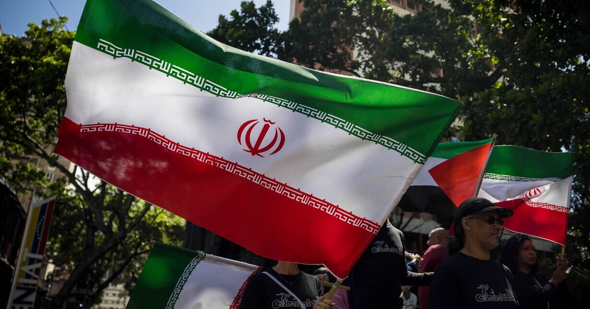 La sinistra e l’Iran visto dal divano, un vecchio amore che ritorna