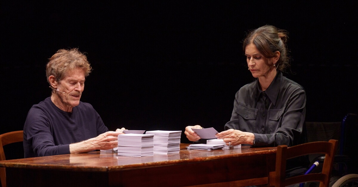 Was es für Willem Dafoe bedeutet, auf der Bühne zu stehen, der nun seine eigene Biennale leitet. Interview