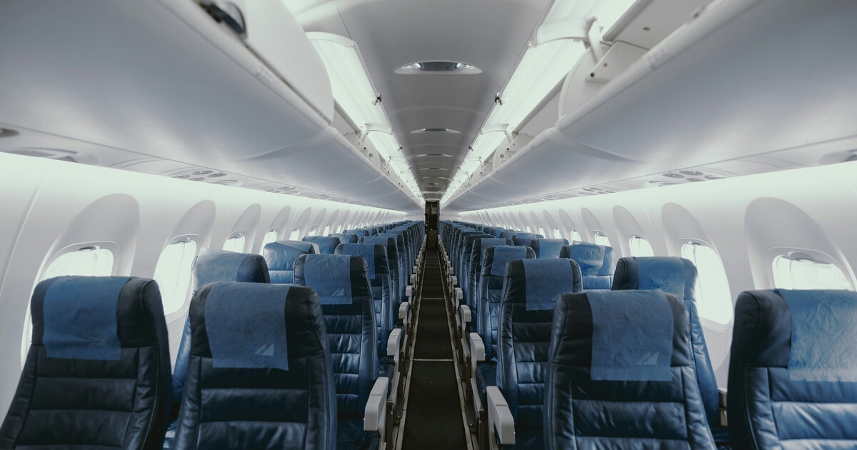 A UE quer bagagem de mão gratuita, mas mesmo quem viajar sem ela terá de pagar por ela