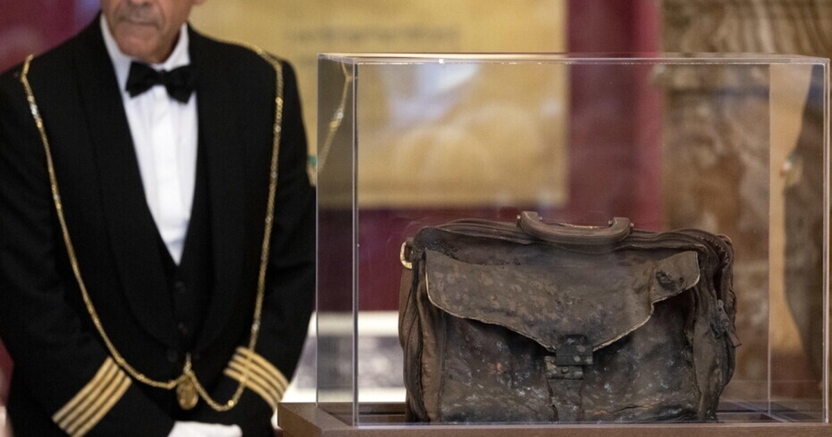 Borsellinos Tasche in der Kammer ausgestellt. „Nein zum Mythos der roten Agenda“, sagt Historiker Lupo