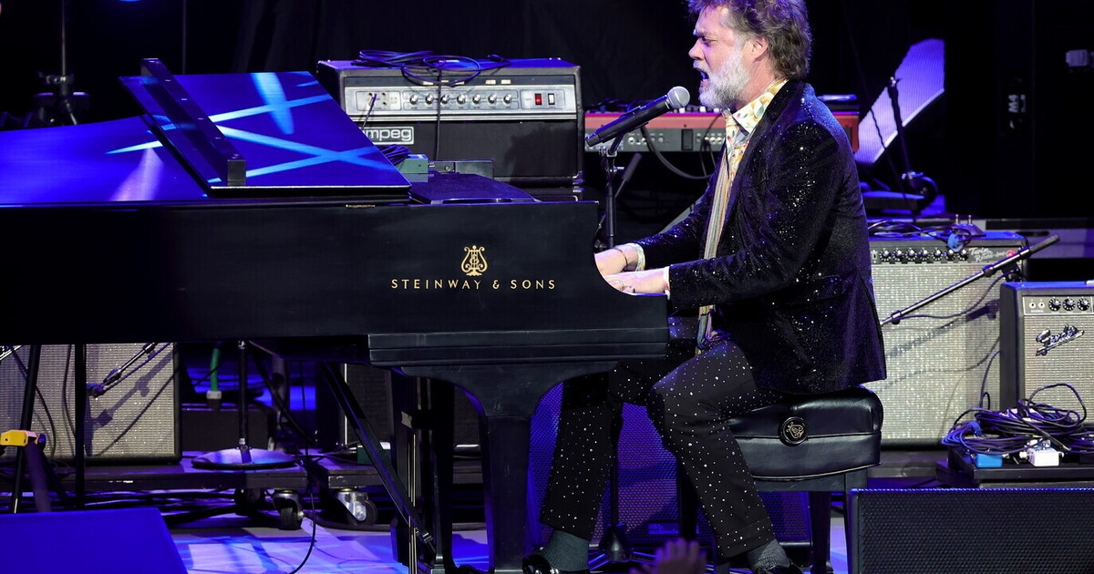 Rufus Wainwright from pop to lyric. “Hadrian” has its strength in the voices