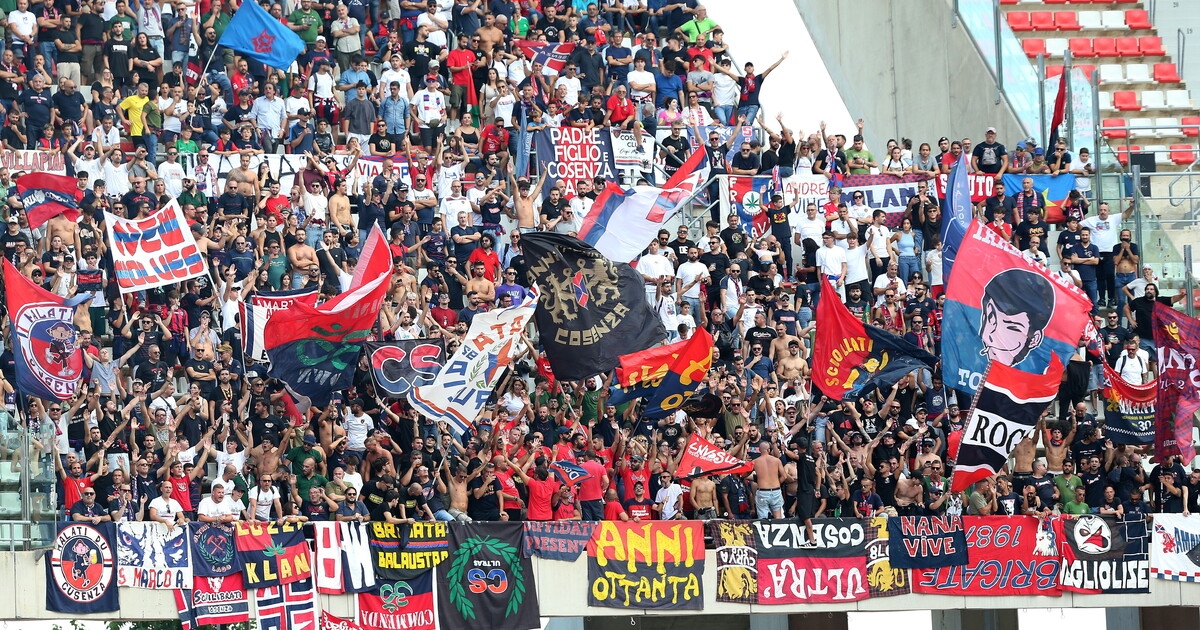 Een reis door de wereld van de ultras in 12 etappes in het boek van Lamberto Ciabatti