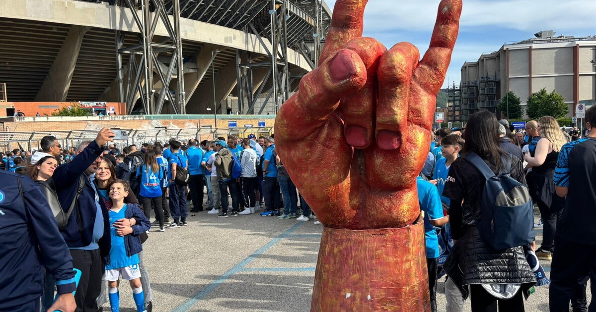 Una felicissima Napoli. Indagine contro il cliché gomorresco