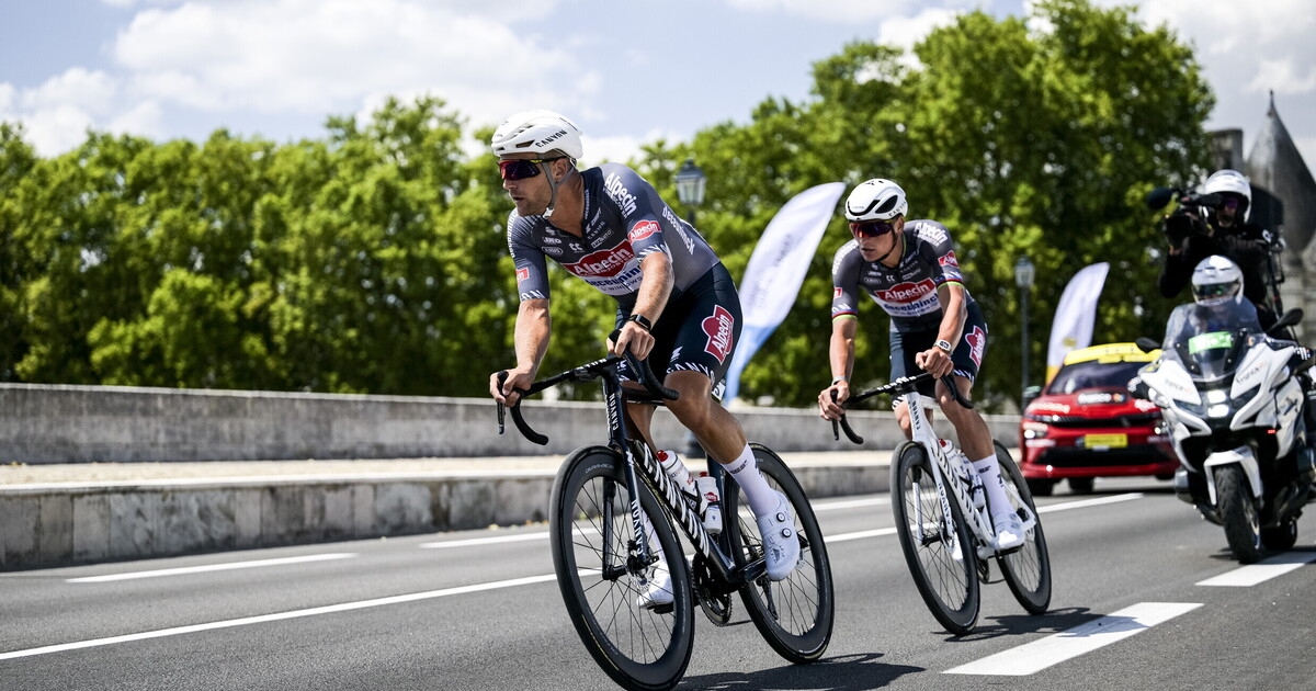Volta à França 2025 | Merlier vence após ilusão de van der Poel