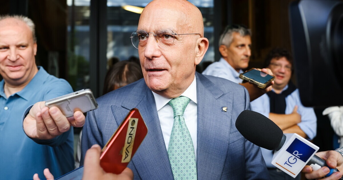 "İstifa çağrısı yaparken dikkatli olun" ve "Hükümettekilere saygı gösterin" diyor eski Milano Belediye Başkanı Albertini.
