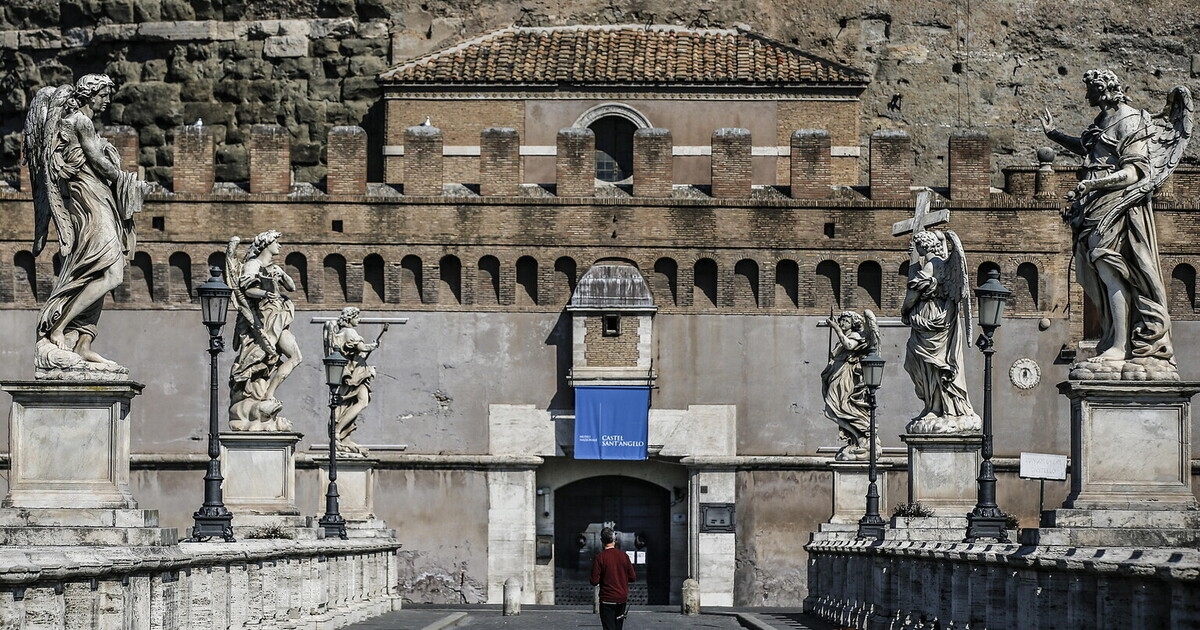 París era una fiesta en el Castillo de Sant'Angelo: después de D&G, llega Operacamion con "Tosca".