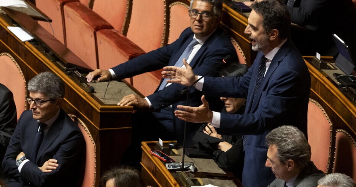 O Movimento 5 Estrelas é mordaz em relação a Sala. O Partido Democrata diz: "Desagradável". "Isso afetará a aliança."