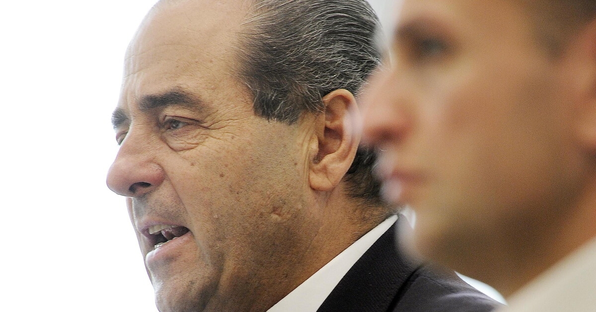 "Não parem o Milan por suspeitas", diz Antonio Di Pietro.