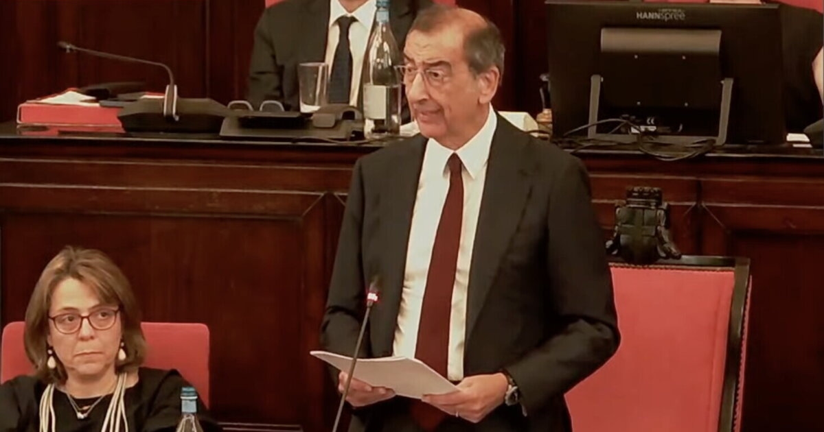 Sala'da kuşatma. Belediye başkanı kendini savundu: "Ellerim temiz." Belediye Meclisi Üyesi Tancredi istifa etti.