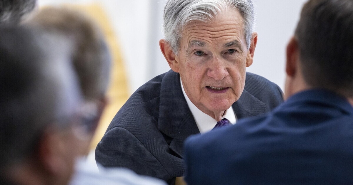 Fed faiz oranlarını değiştirmedi. Powell Trump'a meydan okuyor.