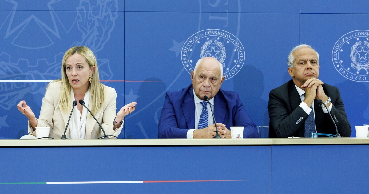 Meloni dismisses the Almasri case. "But a trial will be requested for Piantedosi, Nordio, and Mantovano."