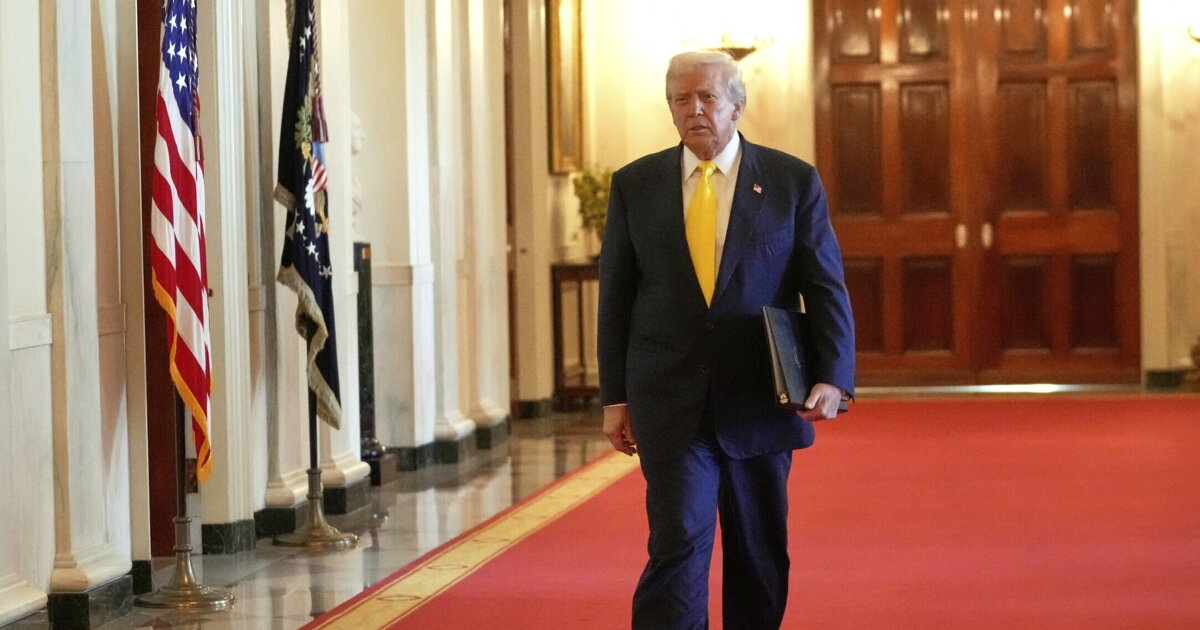 De show van Trumps Europese aanhangers in hun ondergoed in het aangezicht van het Trumpisme