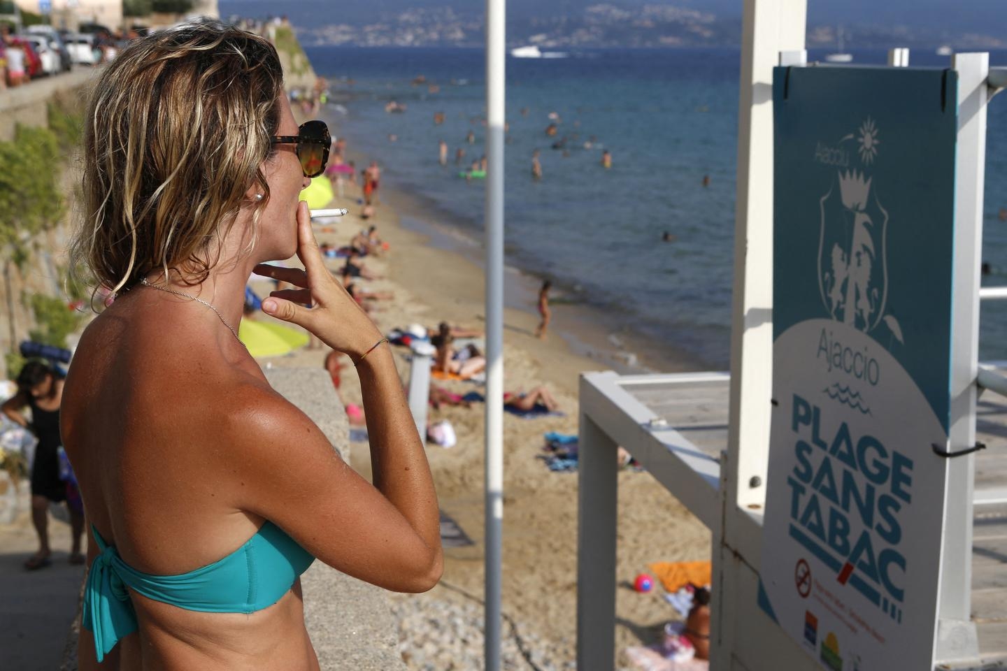 A partir del 1 de julio estará prohibido fumar en playas, jardines públicos y cerca de escuelas.