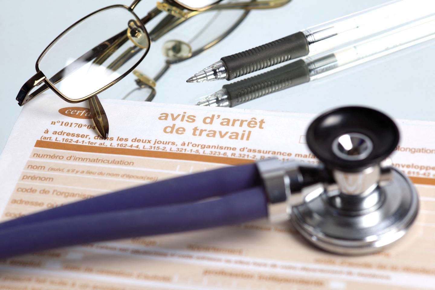 Sick leave: government's options worry unions and employers