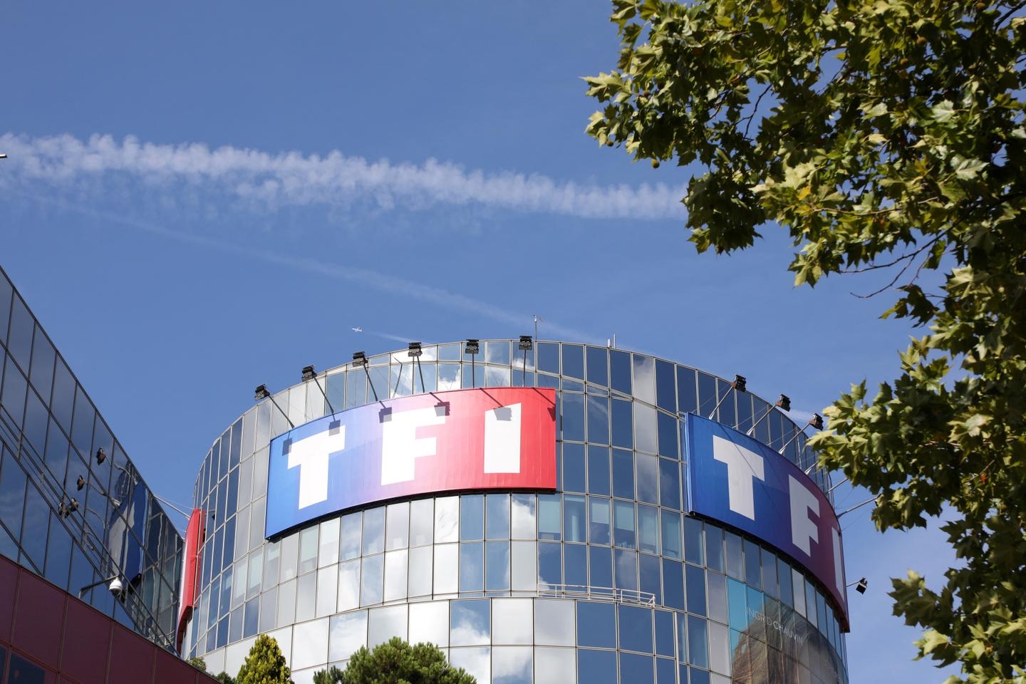 Netflix beginnt einen neuen strategischen Wandel durch die Unterzeichnung einer beispiellosen Partnerschaft mit TF1