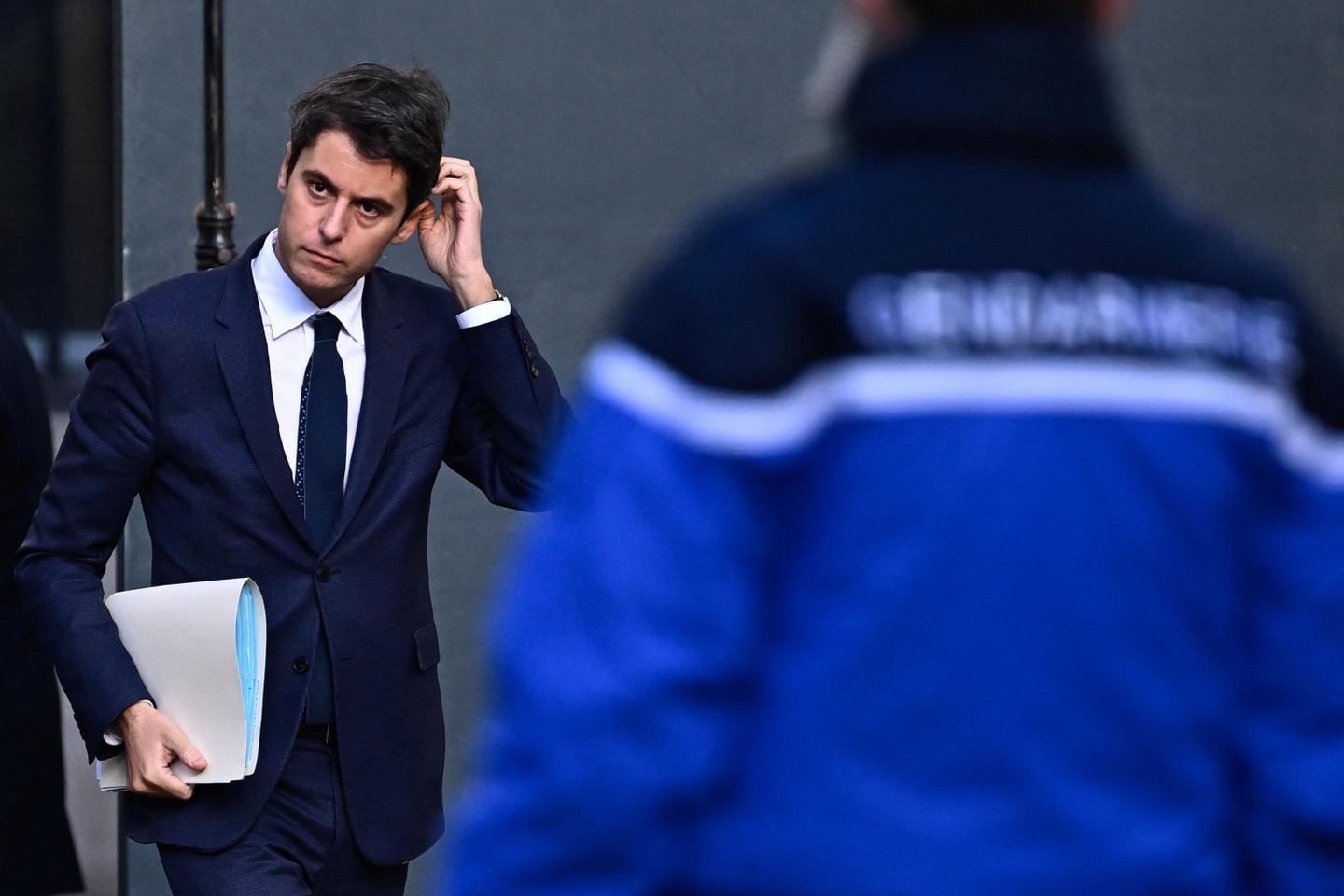 La surenchère antivoile de Gabriel Attal crispe sa famille politique