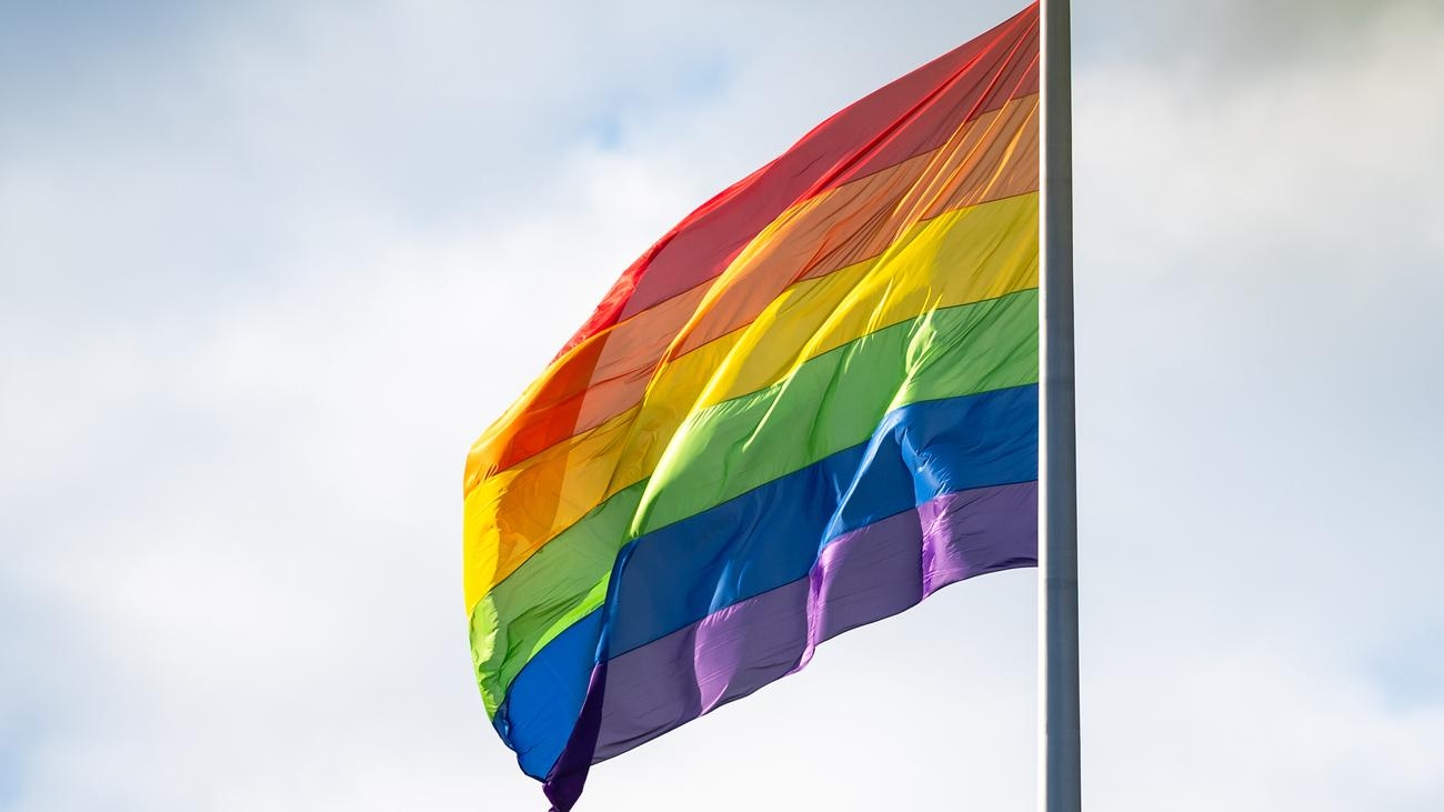 Mese dell'orgoglio: sabato il Consiglio federale issa la bandiera arcobaleno per il CSD di Berlino