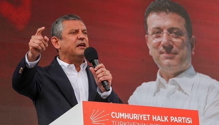 De 'nietigheids'-verklaring van CHP-leider Özel: "Moge God niemand in een positie plaatsen die 'nietigheid' in de harten van de natie veroorzaakt!"
