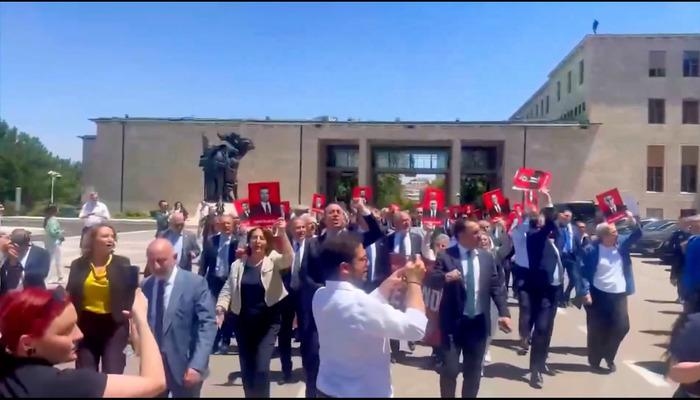 CHP-Gruppe marschierte zum Justizministerium! Abgeordnete der AK-Partei reagierten auf ihre Slogans