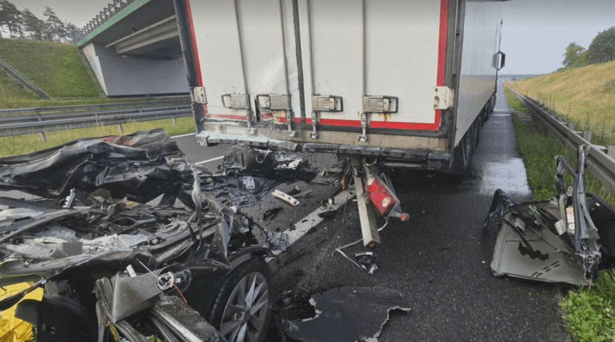 Tragico incidente sulla superstrada S7. Tre persone, tra cui un bambino, sono morte.