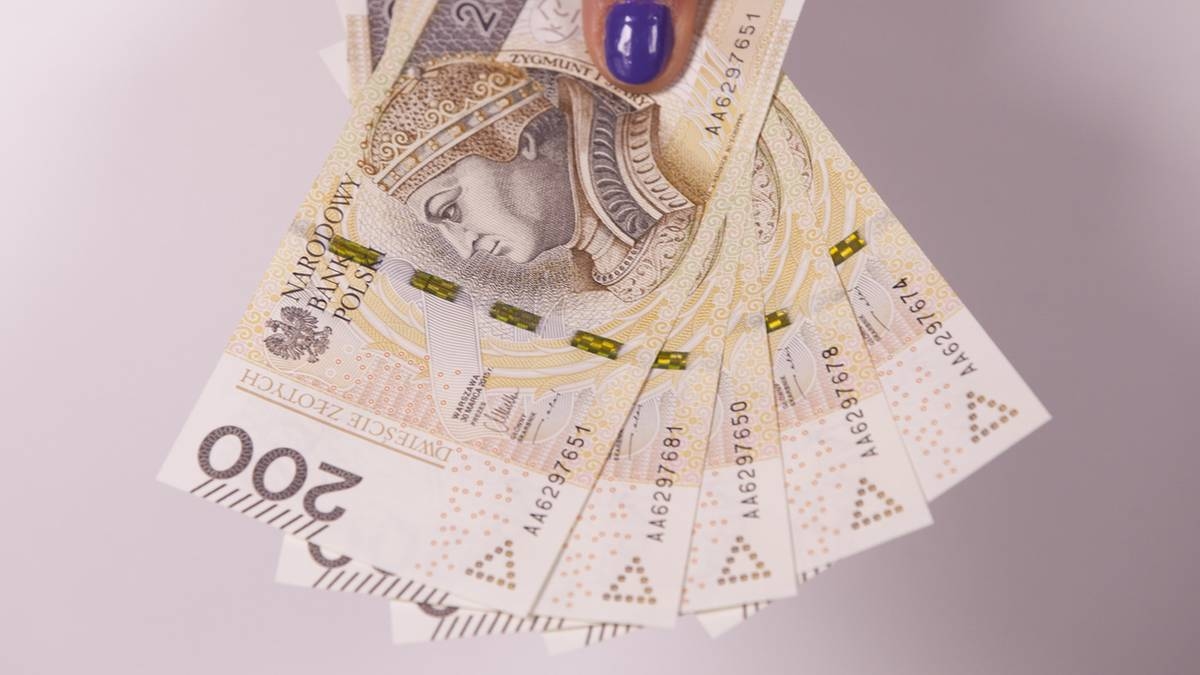 ZUS starts paying widow's pension. First transfers soon