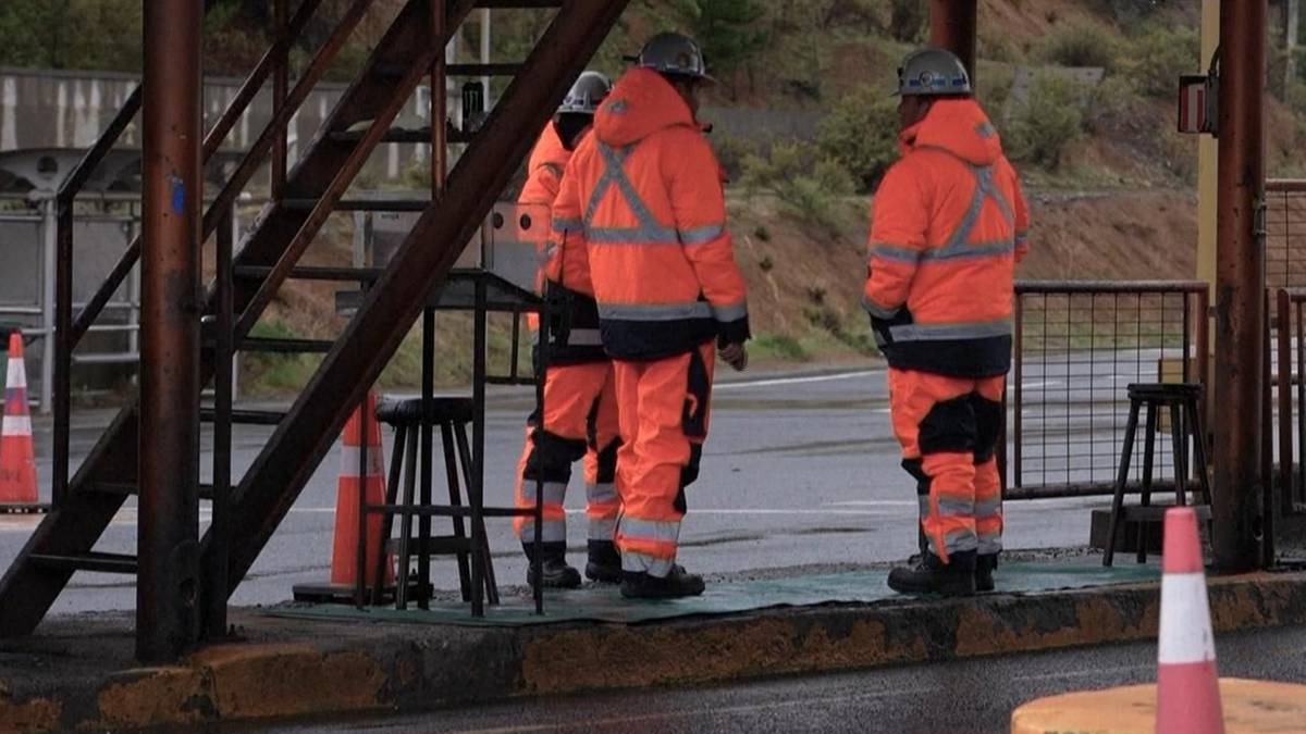 Mineiros presos a meio quilômetro de profundidade. Operação de resgate do outro lado do oceano