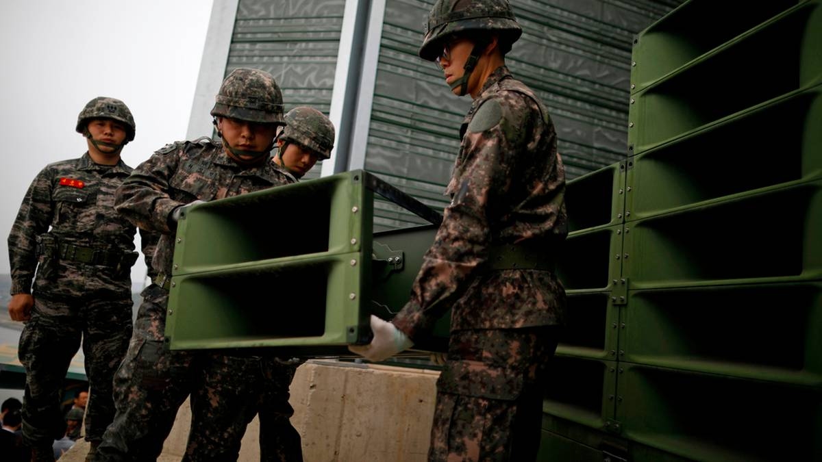"Easing Tensions." A U-Turn on the Border with North Korea