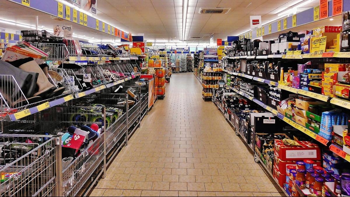 Empty shelves in American stores? Hypermarkets appeal