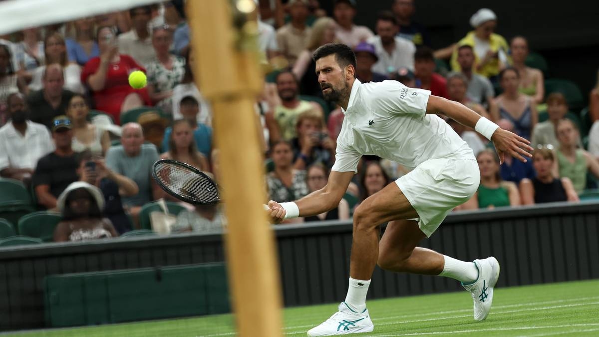 Novak Djokovic advances to the second round of Wimbledon