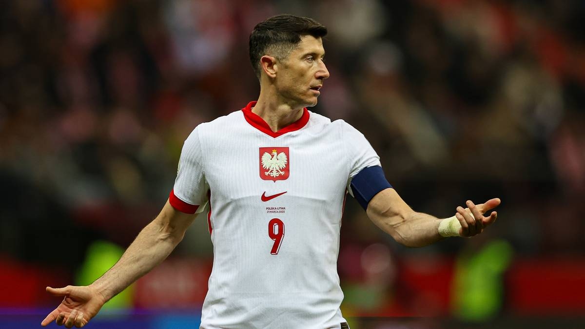 Robert Lewandowski schort deelname aan nationale ploeg op. "Verlies van vertrouwen"