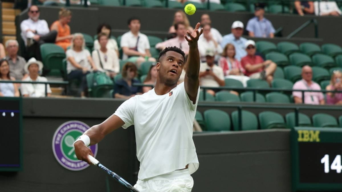 Incredible feat at Wimbledon! Watch the fastest serve in history! (VIDEO)