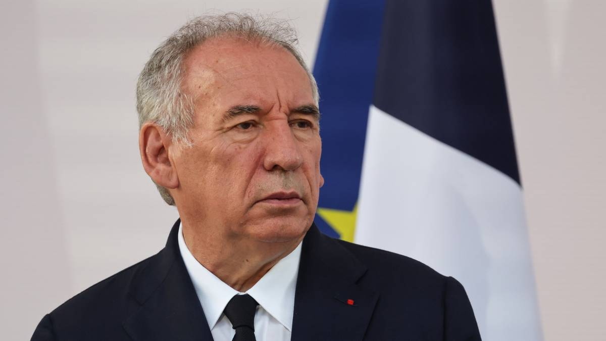 Zaskakujący pomysł władz Francji. Cięcia nawet w kalendarzu świąt