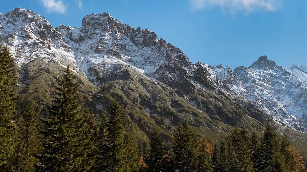 Slovak Tatraları'nda zorlu koşullar. Kurtarma ekipleri tehlikeli bir fenomen konusunda uyarıyor