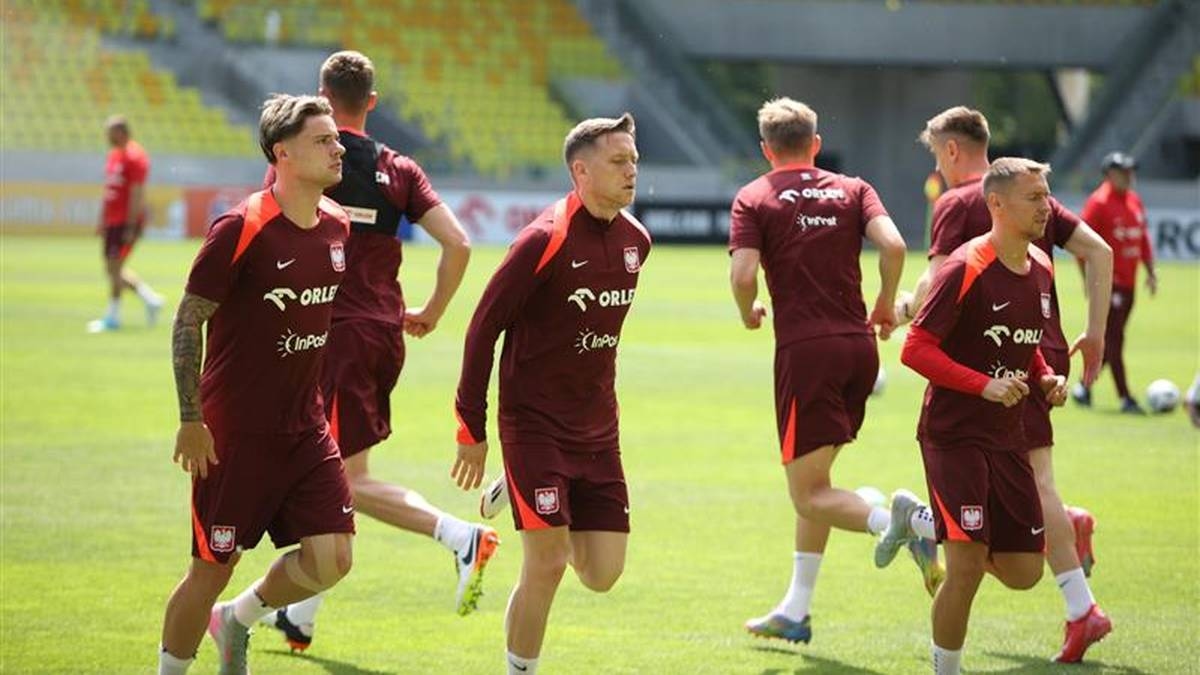 Robert Lewandowski verliest de aanvoerdersband. Het Poolse nationale team heeft een nieuwe aanvoerder.