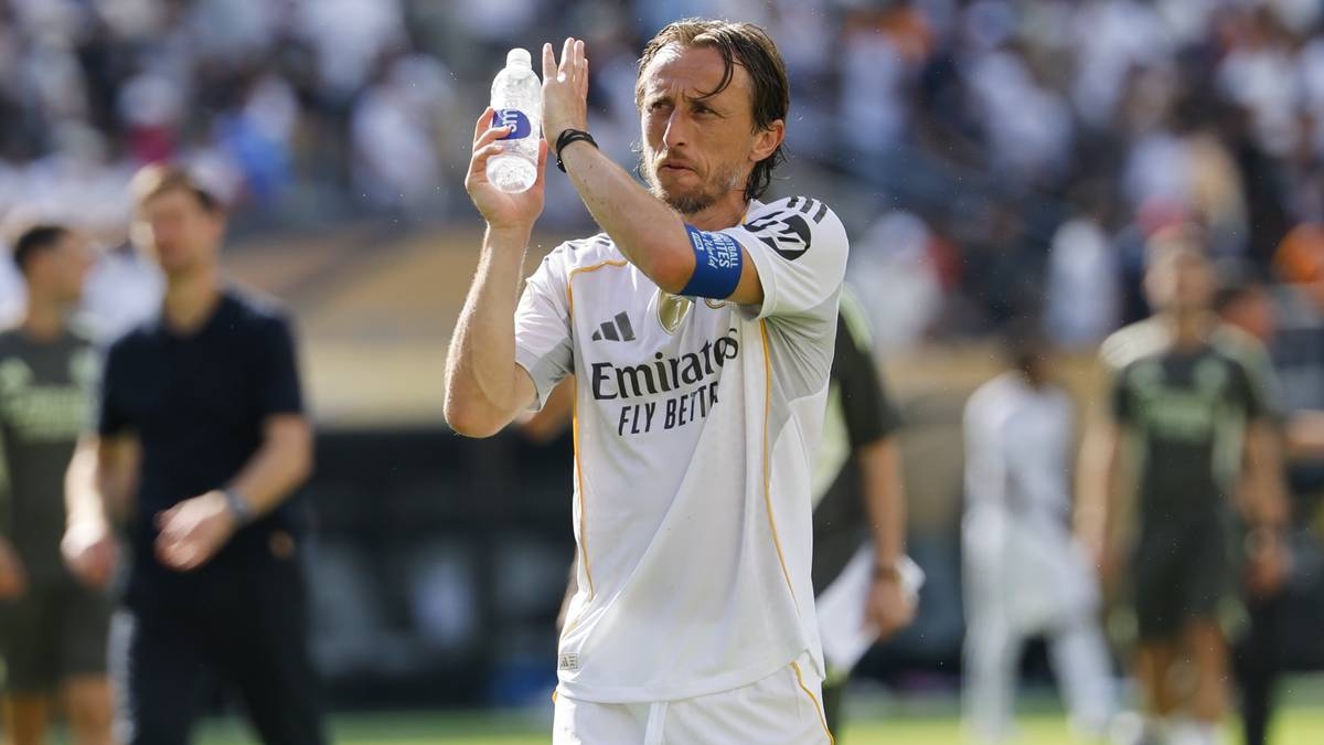 Modrić se junta oficialmente ao novo clube