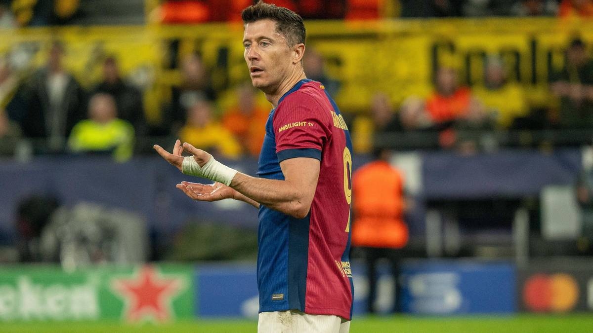 This is no longer half-words! The Spanish write directly. "Barcelona is looking for a striker"