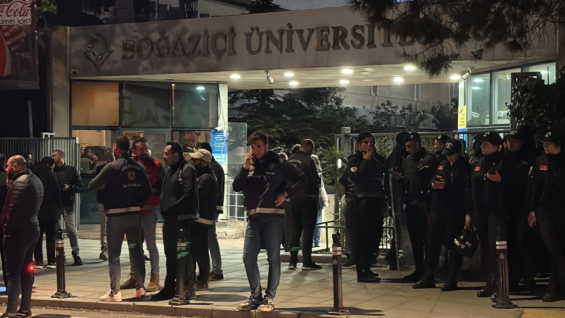 Des manifestants ont attaqué la police à l'université de Boğaziçi : 13 policiers blessés, 97 arrêtés