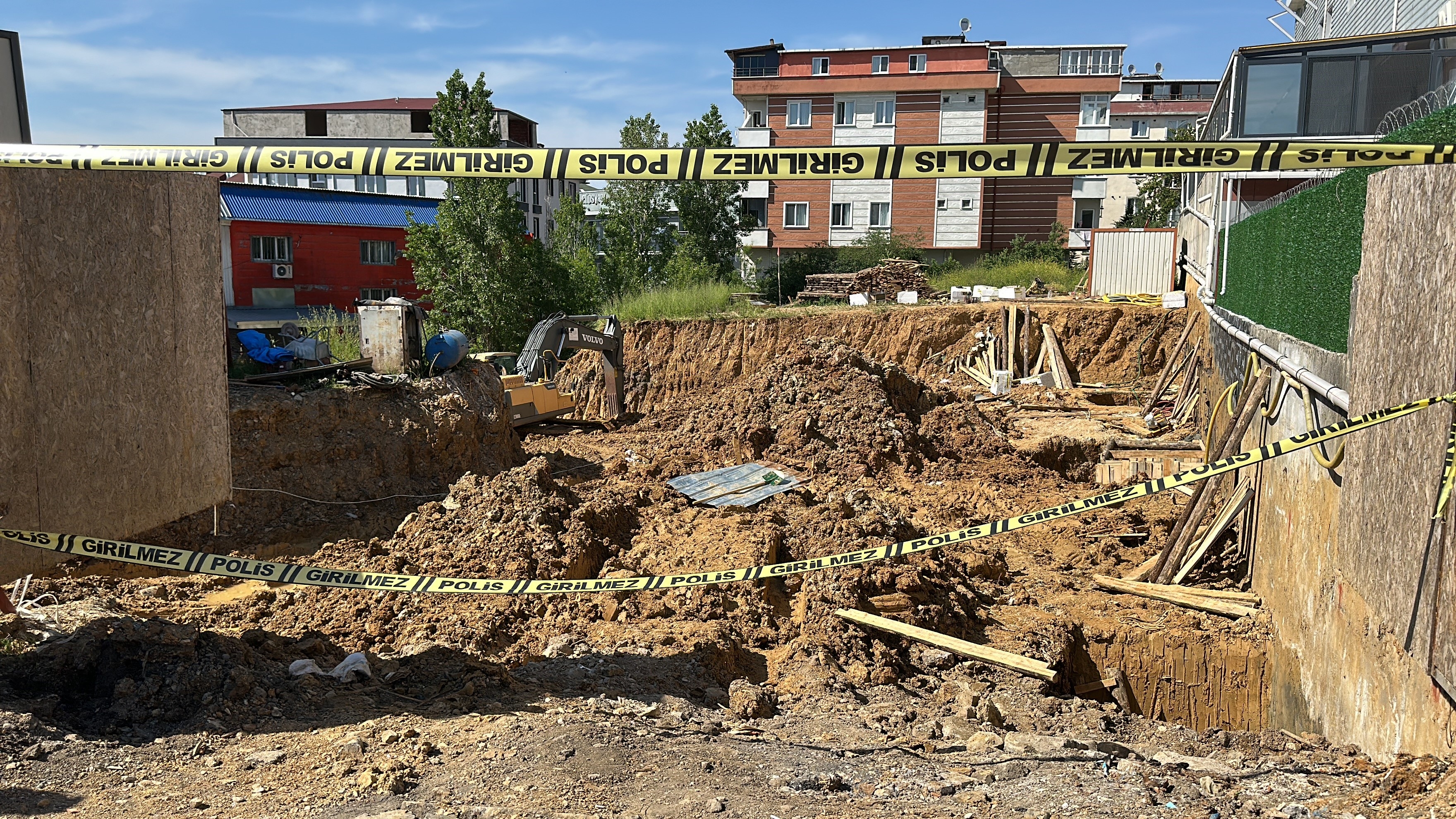 Erdrutsch auf Baustelle in Sancaktepe: 3 Arbeiter gerettet