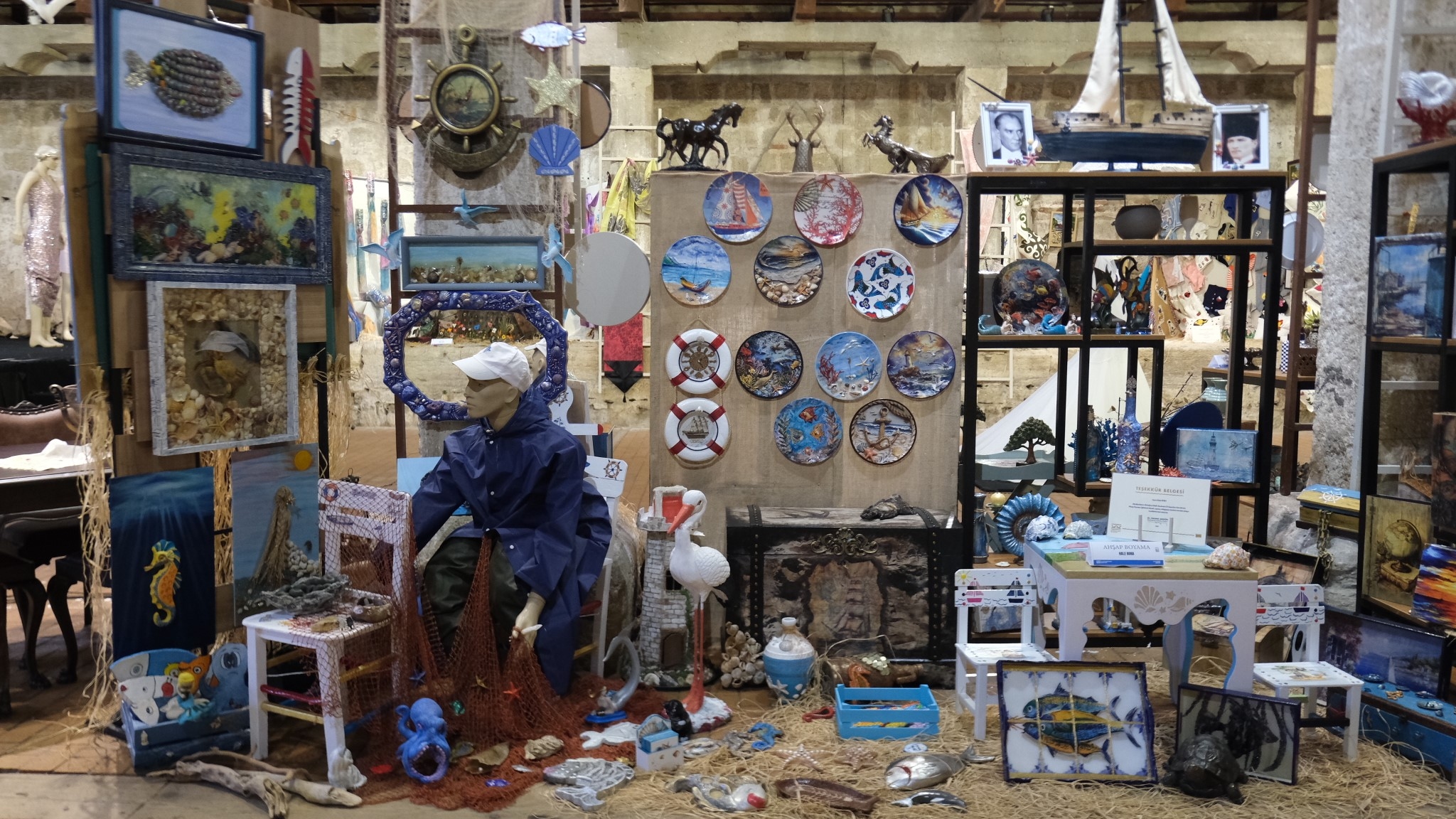 Handgemaakte kunstwerken ontmoeten kunstliefhebbers in de tentoonstelling 'Reflecties van de natuur'