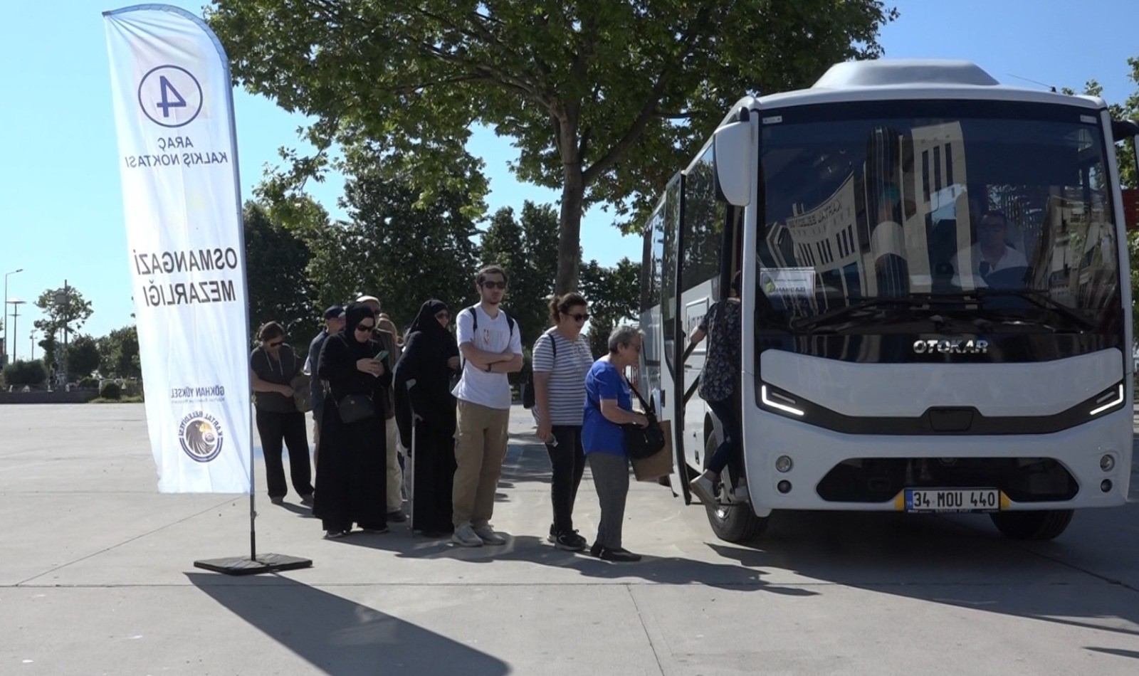 Die Gemeinde Kartal bietet während des Opferfests Eid al-Adha einen kostenlosen Transport zu den Friedhöfen an.