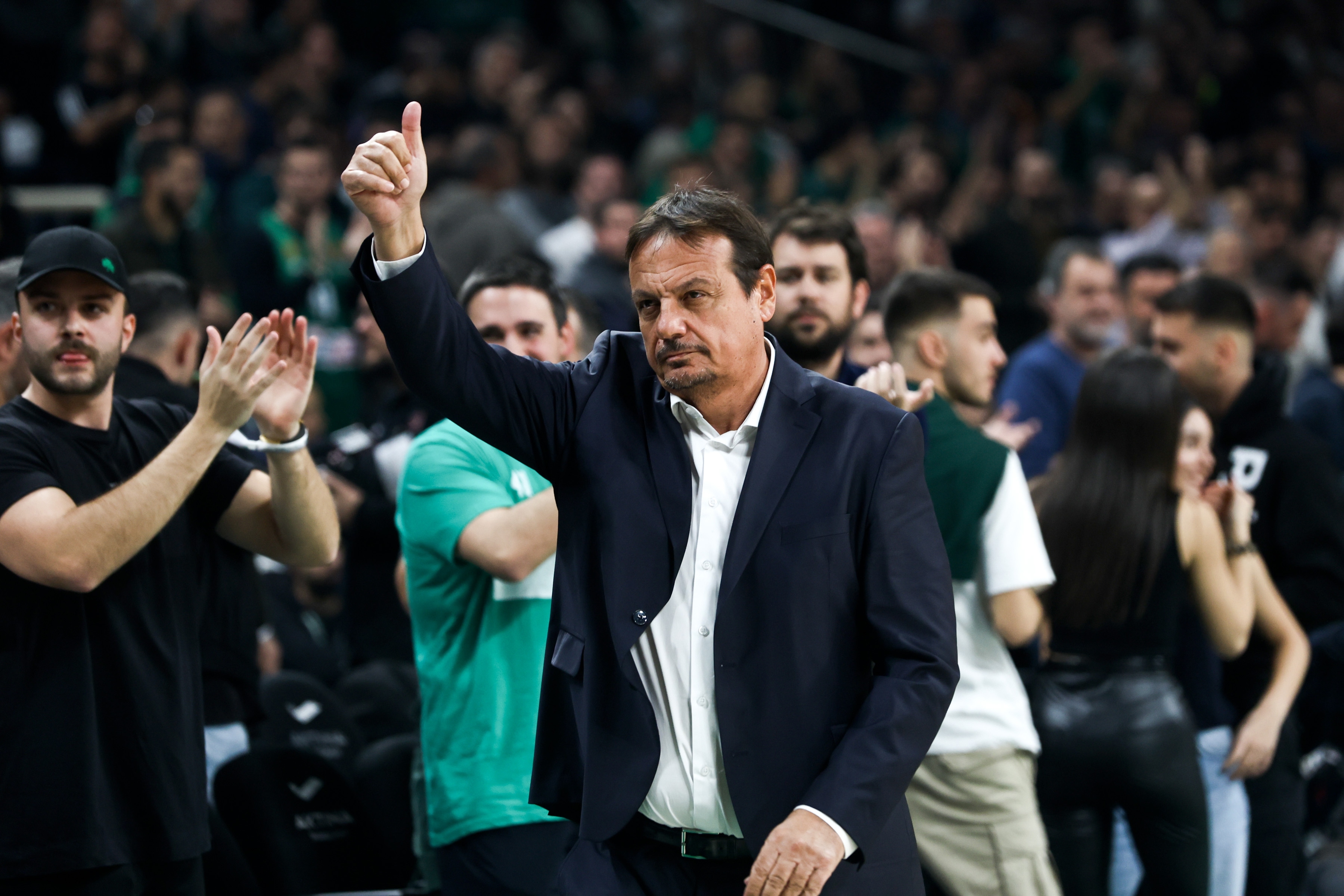 Ergin Ataman's reactie op Olympiakos algemeen directeur Lepeniotis
