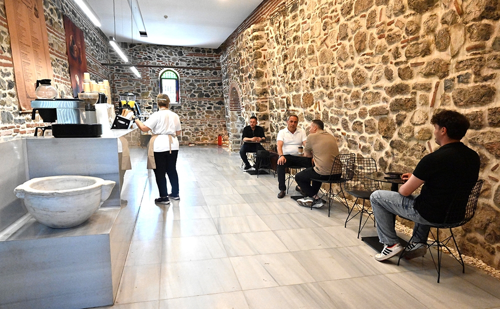 Nowa przestrzeń społeczna od gminy Beşiktaş po Ortaköy: Kethüda Cafe