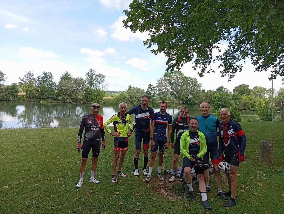 The Langrois Cycling Club and the Three Provinces Tour