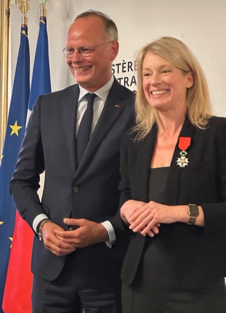Bérangère Abba, la Légion d’honneur remise par Edouard Philippe