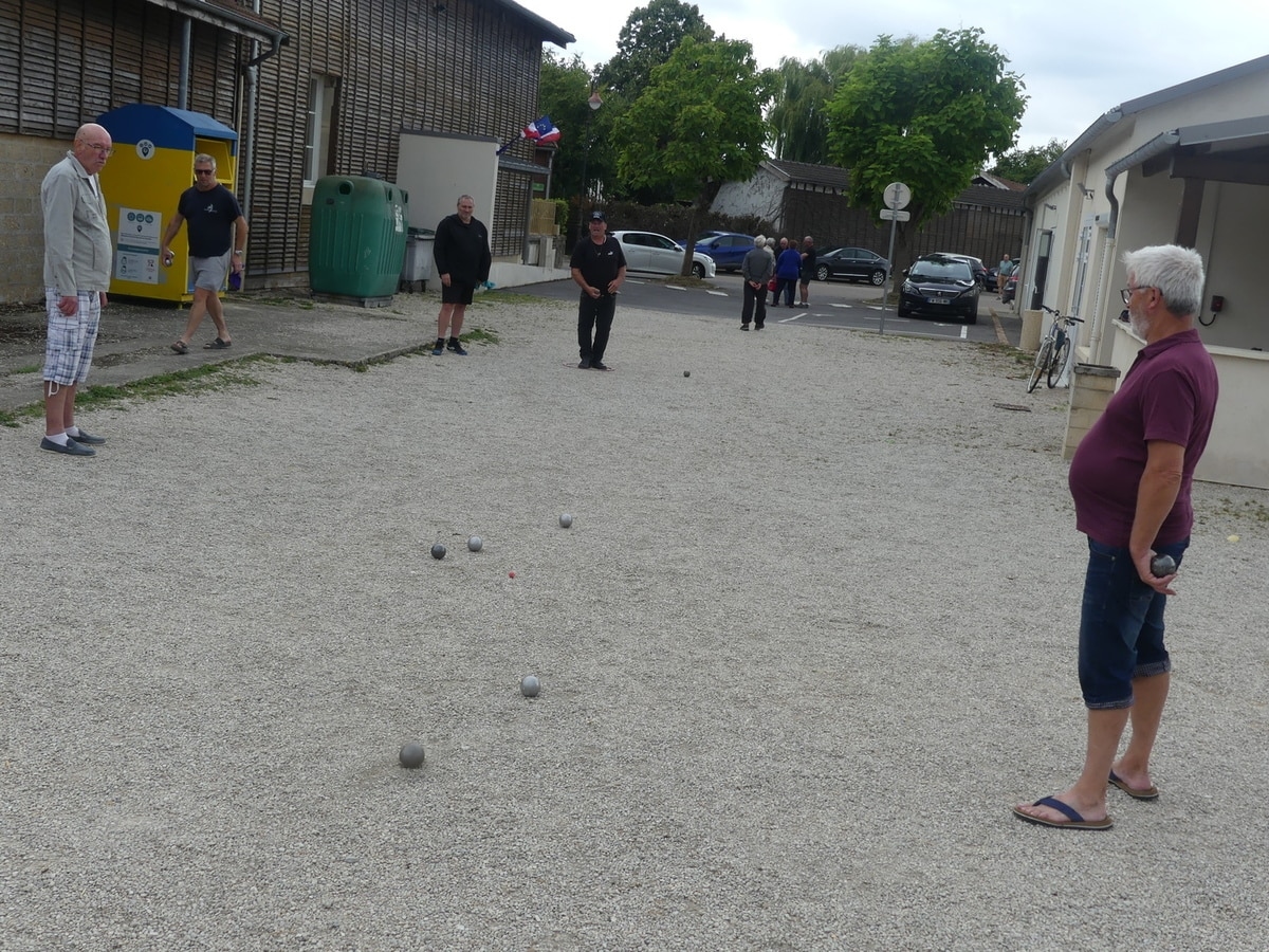 Bowlers get together for fun