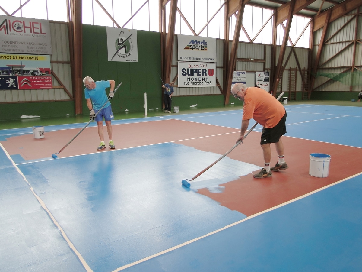 El Club de Tenis ve la vida en azul