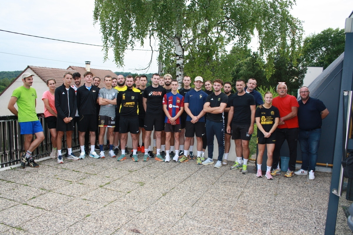 Handball players resume training