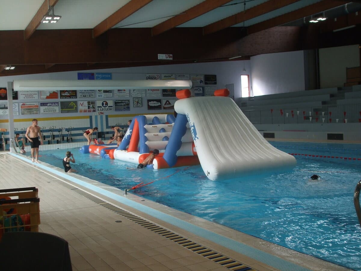 A piscina intercomunitária está aberta durante todo o verão
