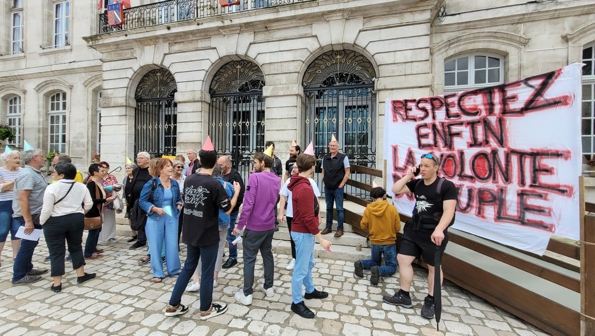 En Chaumont, un pequeño grupo “aperitivo de Bayrou”
